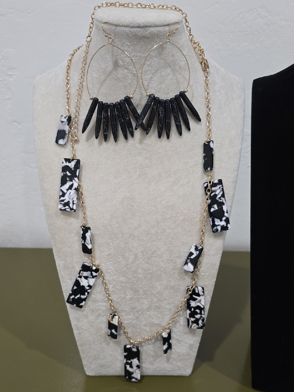 Gold Chain Necklace and Hoop Earrings Set with Black & White Pendant Accents